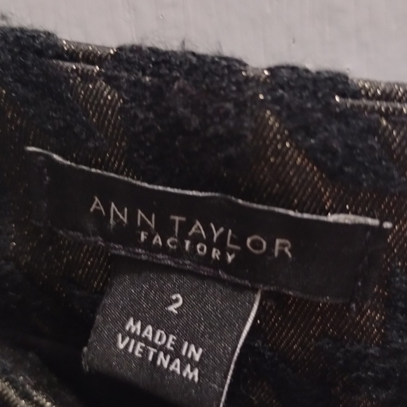 Ann Taylor Factory Black and Gold Houndstooth skirt - Picture 2 of 3